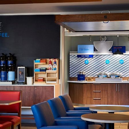Holiday Inn Express & Suites - Madison West - Middleton By Ihg Екстер'єр фото
