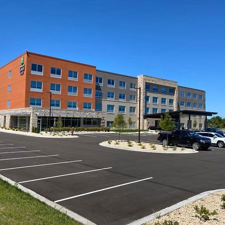 Holiday Inn Express & Suites - Madison West - Middleton By Ihg Екстер'єр фото