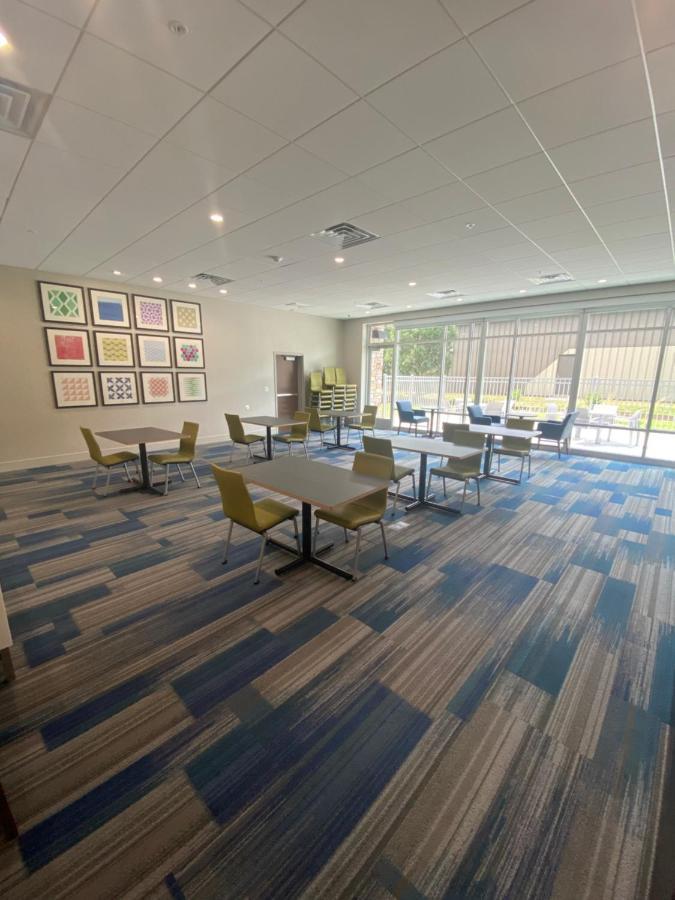 Holiday Inn Express & Suites - Madison West - Middleton By Ihg Екстер'єр фото