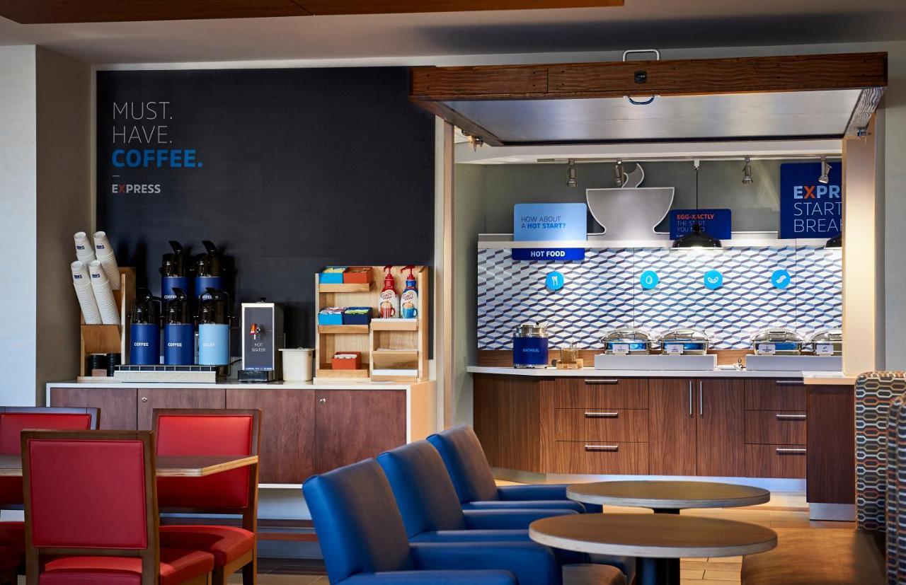 Holiday Inn Express & Suites - Madison West - Middleton By Ihg Екстер'єр фото