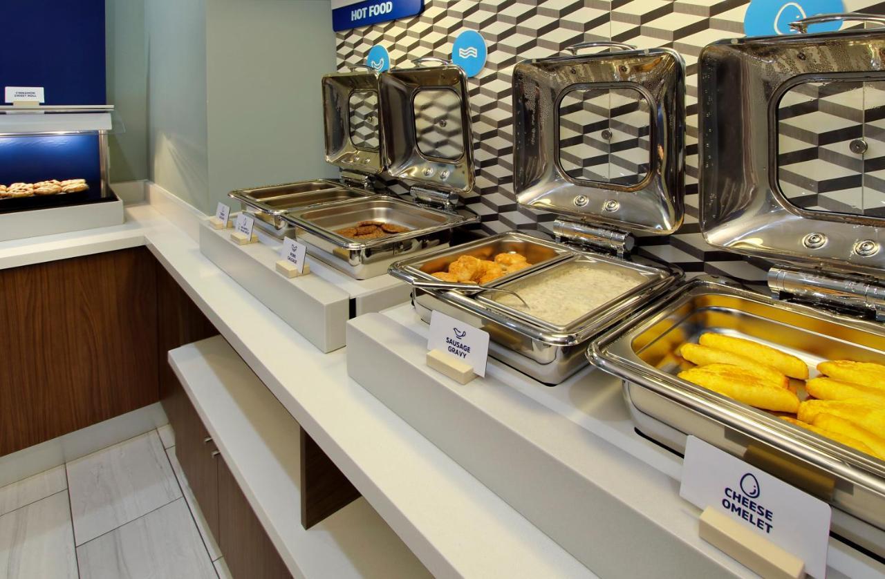Holiday Inn Express & Suites - Madison West - Middleton By Ihg Екстер'єр фото