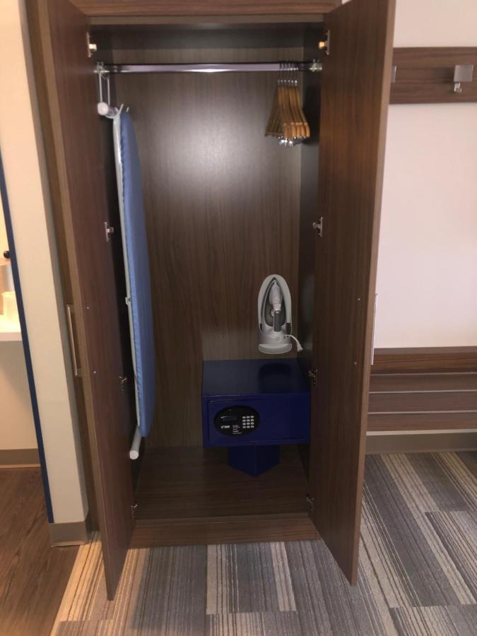 Holiday Inn Express & Suites - Madison West - Middleton By Ihg Екстер'єр фото