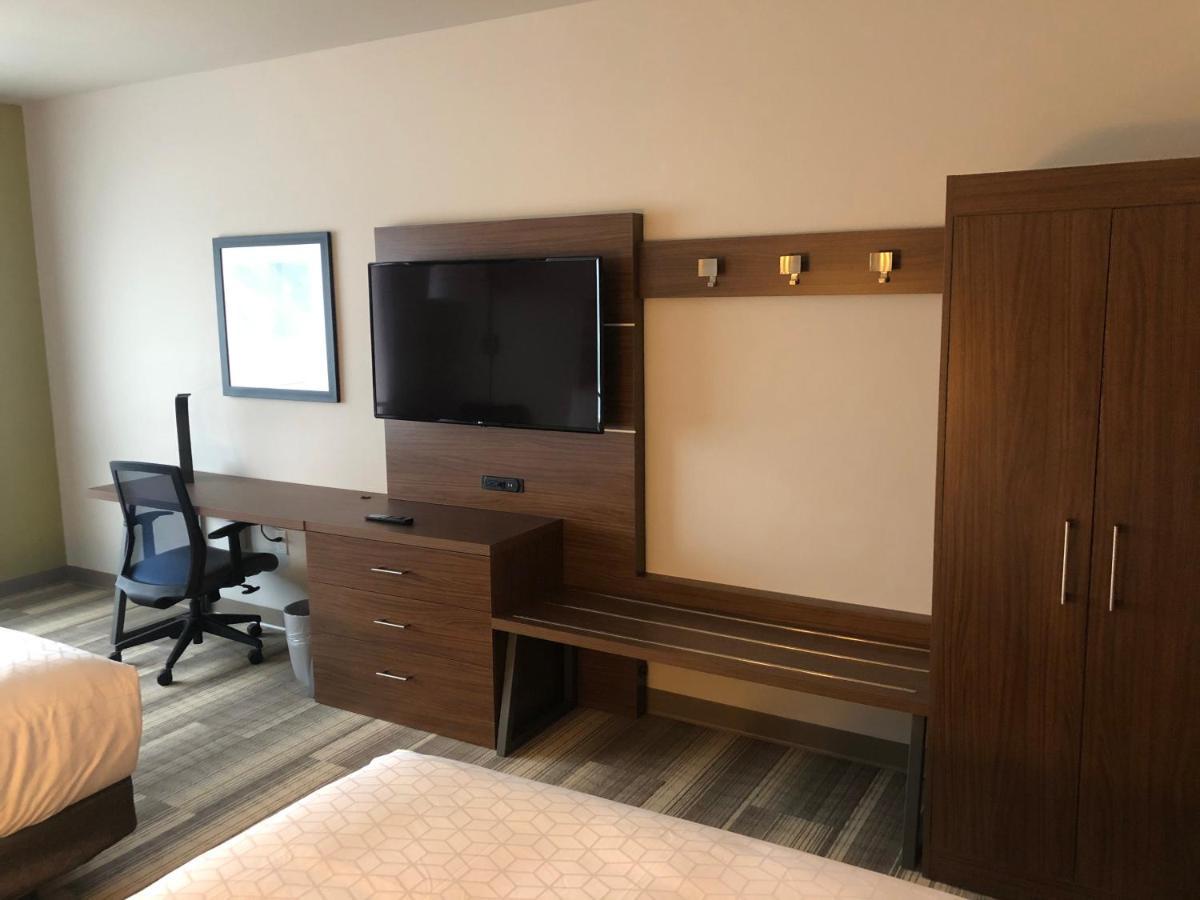 Holiday Inn Express & Suites - Madison West - Middleton By Ihg Екстер'єр фото
