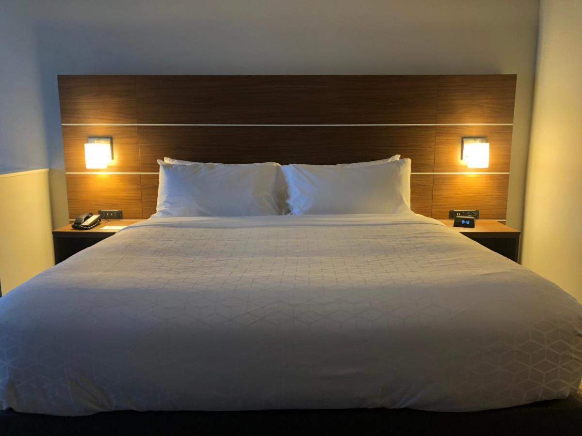 Holiday Inn Express & Suites - Madison West - Middleton By Ihg Екстер'єр фото