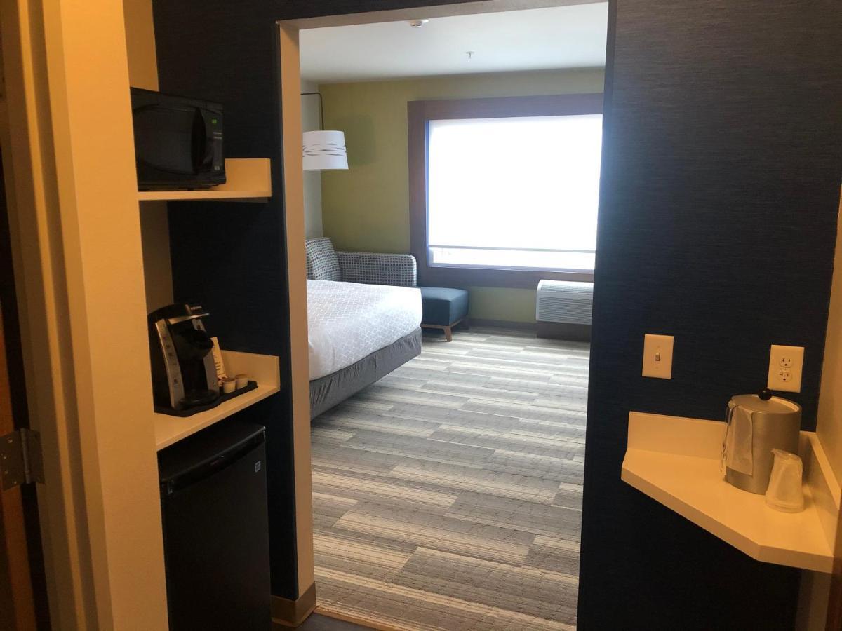 Holiday Inn Express & Suites - Madison West - Middleton By Ihg Екстер'єр фото