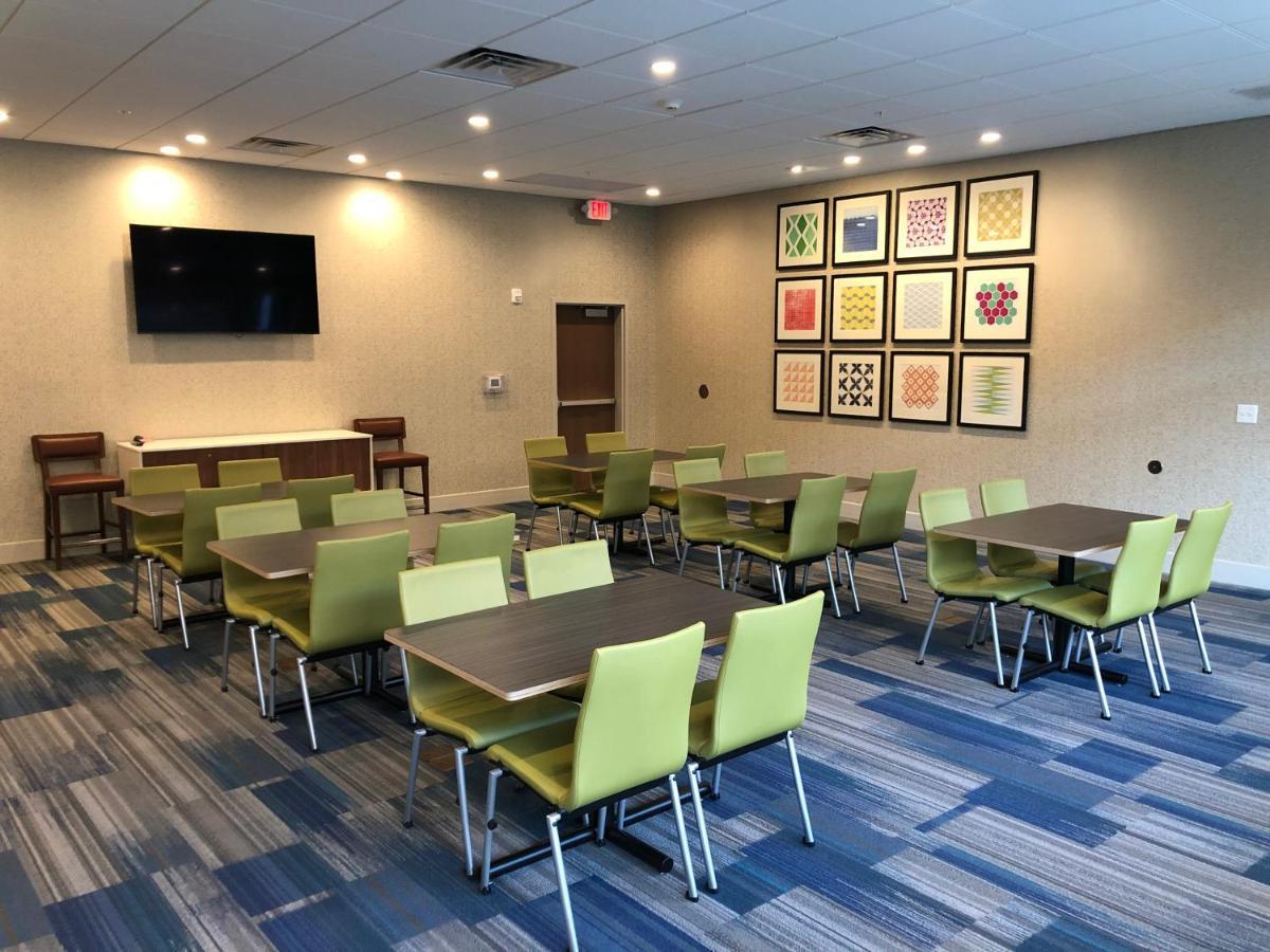 Holiday Inn Express & Suites - Madison West - Middleton By Ihg Екстер'єр фото