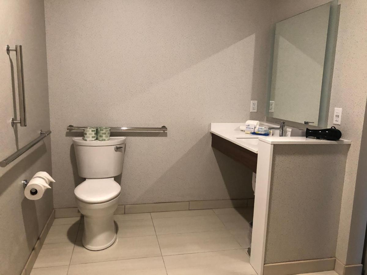 Holiday Inn Express & Suites - Madison West - Middleton By Ihg Екстер'єр фото