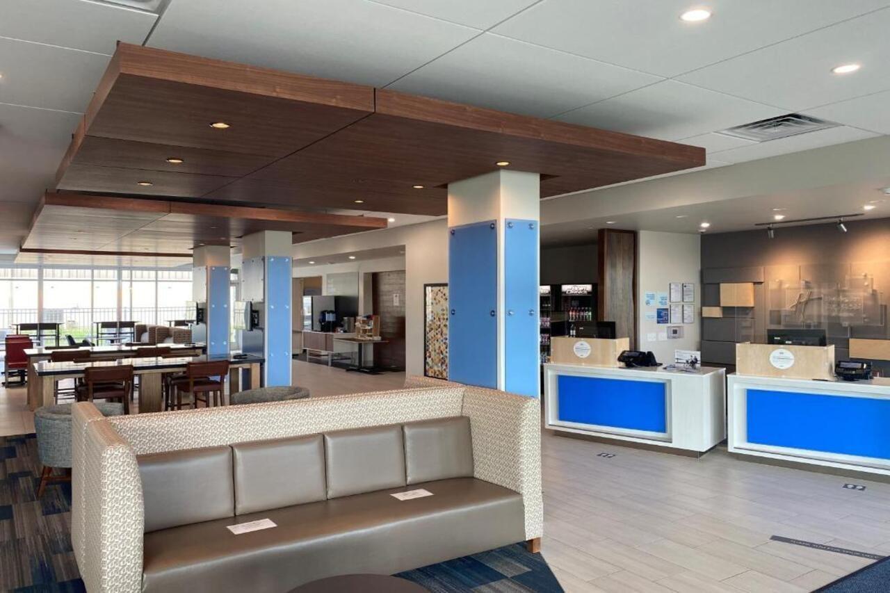 Holiday Inn Express & Suites - Madison West - Middleton By Ihg Екстер'єр фото