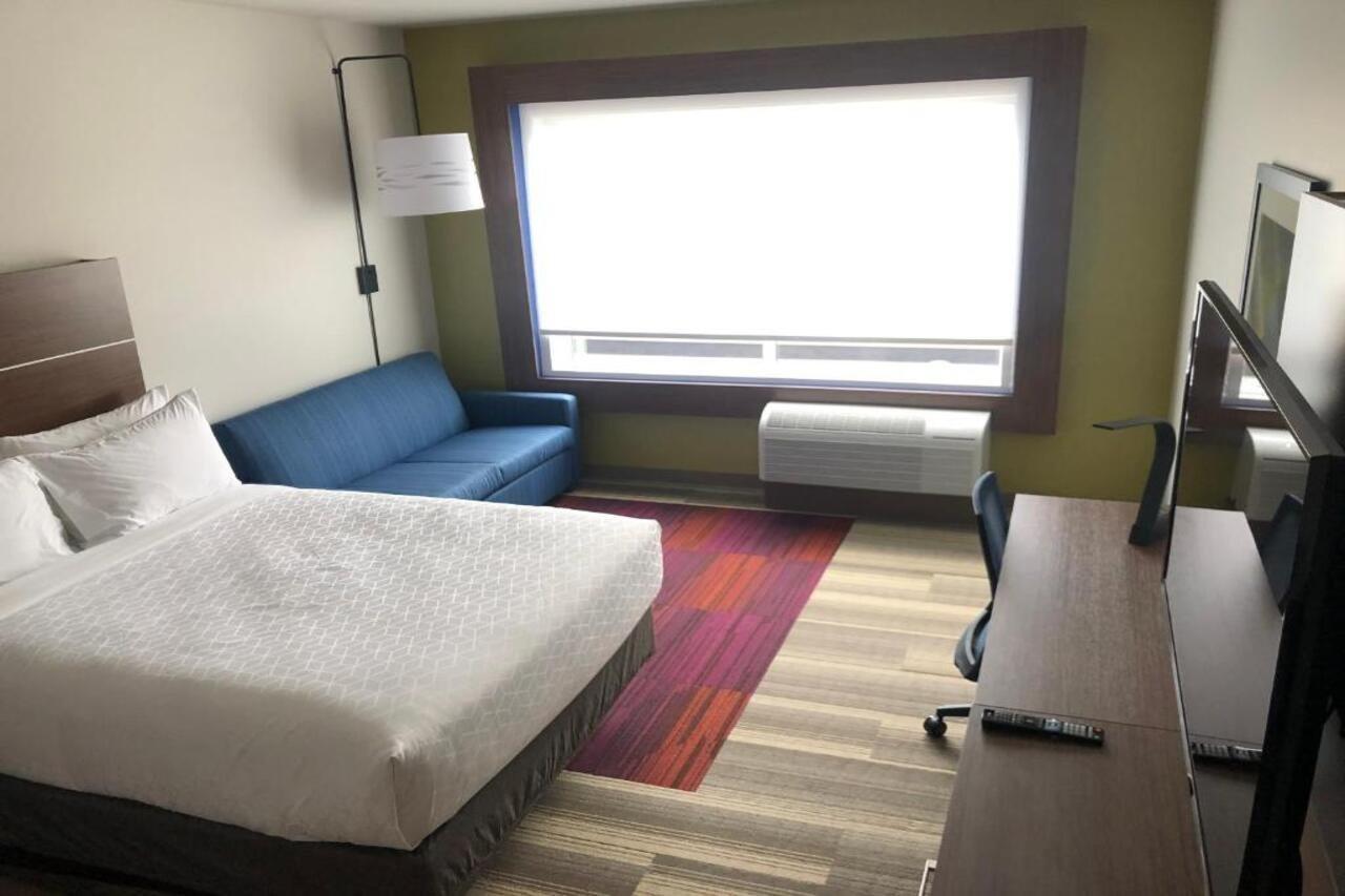 Holiday Inn Express & Suites - Madison West - Middleton By Ihg Екстер'єр фото